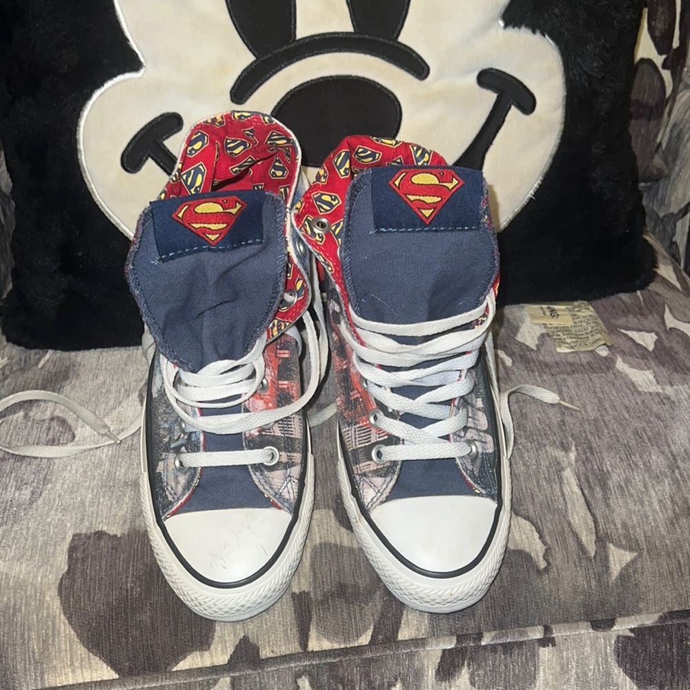 Superman hi top converse sneakers EUC worn only a few times.